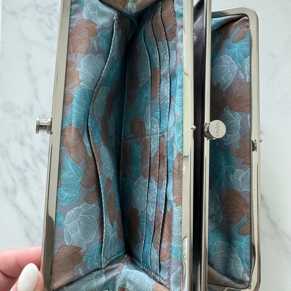 HOBO Lauren Clutch-Wallet - Picture 6 of 8
